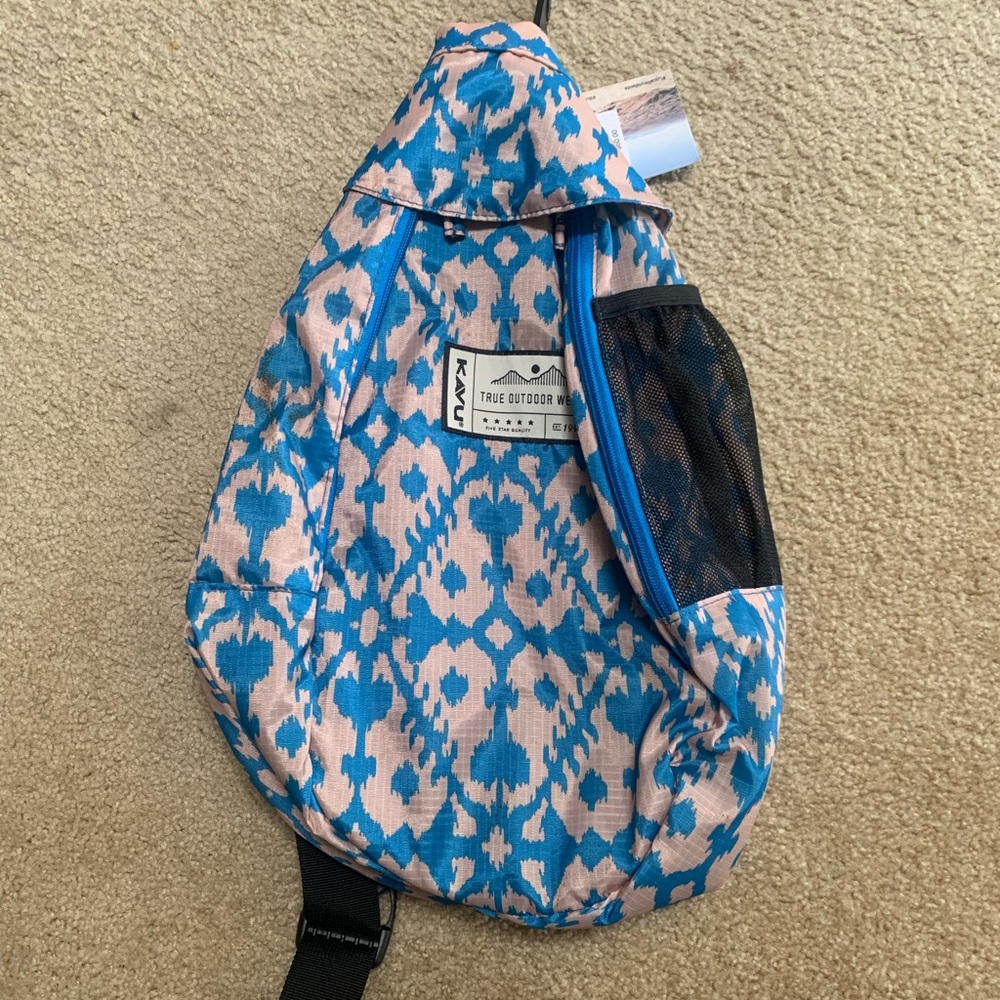 KAVU crossbody backpack! With water bottle holder